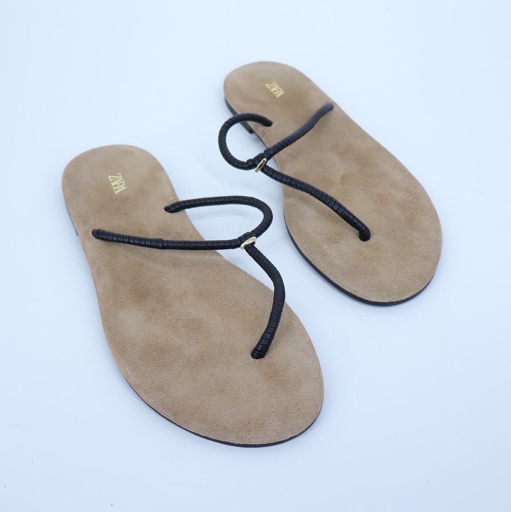 ZARA Strappy Flat Sandals Beige Black Thong T-Strap Slip On Women's 37/US 6.5